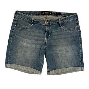 HOLLISTER Denim shorts size 15 (juniors). Slight stretch to material for comfort